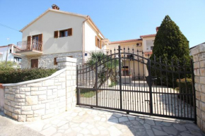 Apartments Krevatin